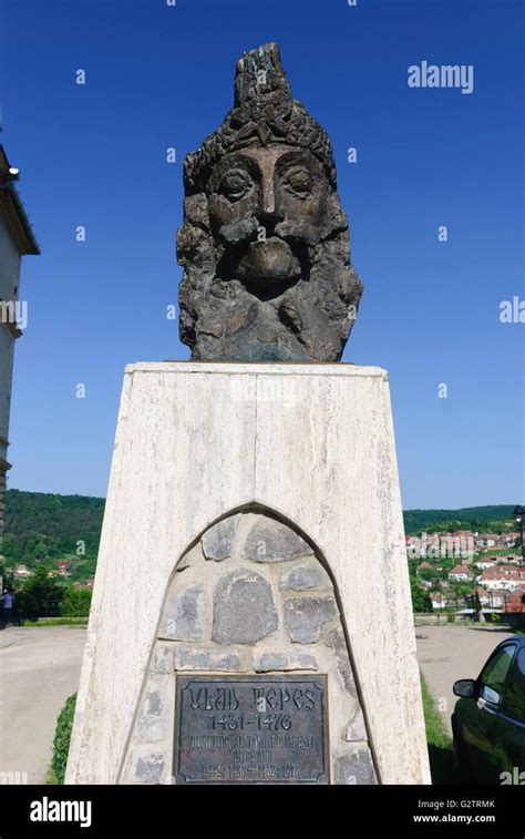 Statue Of Vlad Iii Dracula Vlad Tepes Fotograf As E Im Genes De Alta