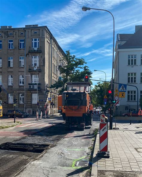 Remont ul Rewolucji 1905 r rozpoczęty Ciężki sprzęt jest już na