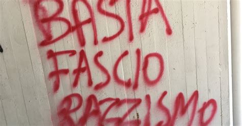 Proletari Comunisti Pc Luglio Riempire I Muri Di Scritte Prima