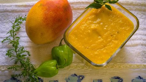 Salsa de mango sencilla preparación para acompañar tus alimentos