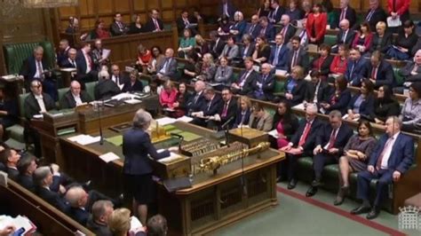 El Parlamento británico tumba todas las alternativas al plan de May