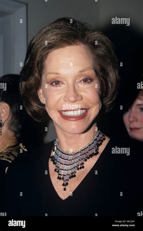 File Pic 25th January 2017 Mary Tyler Moore Dies Aged 80 Mary Tyler