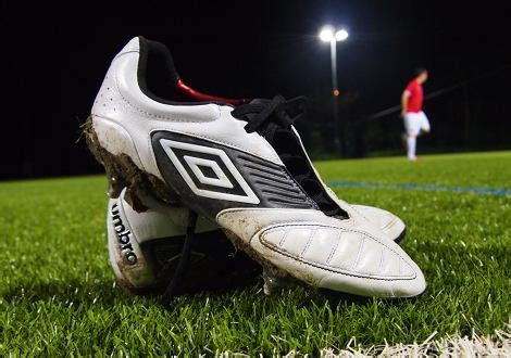 FOOTBALL BOOTS REVIEW: UMBRO GEOMETRA