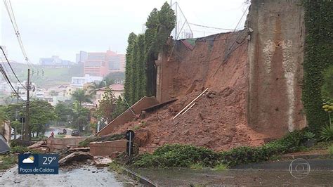 Muro Desaba Durante Chuva Na Regi O Centro Sul De Belo Horizonte