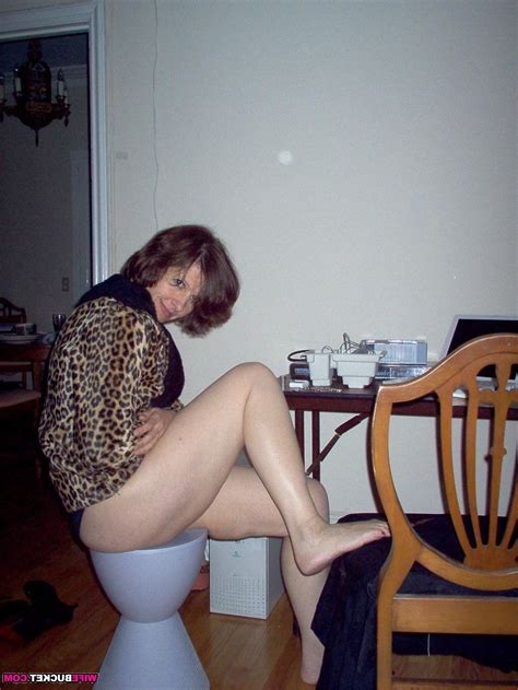 Amateur Moms Spread Their Hairy Pussies At Porn Pictures