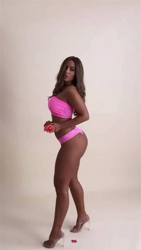 De Lingerie Anitta Esbanja Sensualidade Em Ensaio De Fotos MH Babado