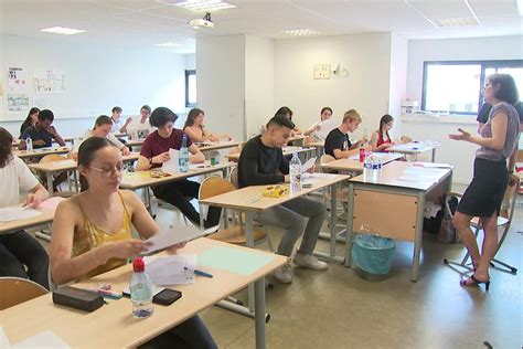 Bac 2022 Les Candidats Ont Commencé à Plancher Sur Les épreuves De