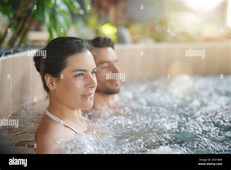 Couple Relaxing In Spa Resort Hot Pool Stock Photo Alamy