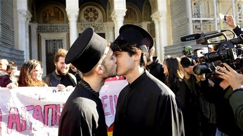 Casamento Gay Gr Cia Legaliza As Uni Es Gays Apesar Da Firme Oposi O