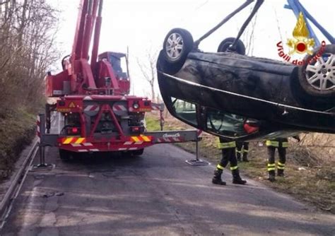 Auto Ribaltata A Gazzada Schianno 2 VareseNews Foto