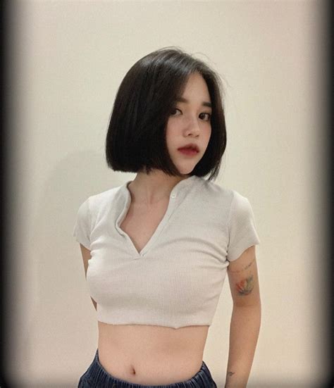 Linh Ngọc Đàm Streamer sexy với bikini