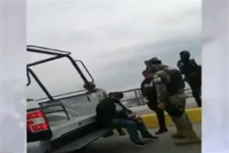 Policías Salvan A Mujer Que Amenazaba Con Lanzarse De Puente Allende En Veracruz 24 Horas