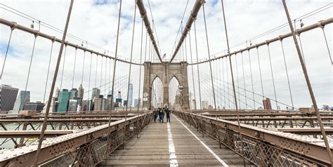 Brooklyn Bridge in New York 17380439 Stock Photo at Vecteezy