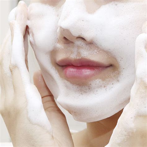 Should I use facial cleanser to wash my face in the morning? – RtopR-PH