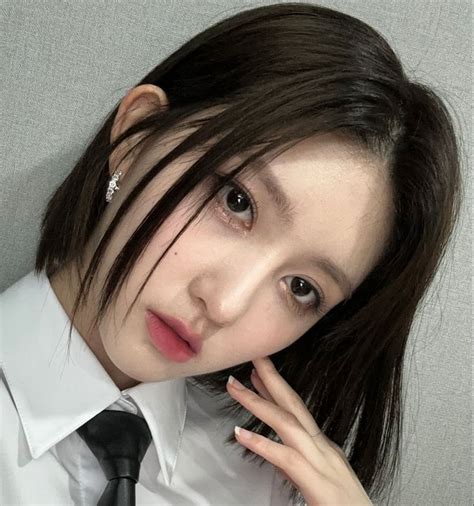 Pin On Ive Girl Icons My Girl Kpop