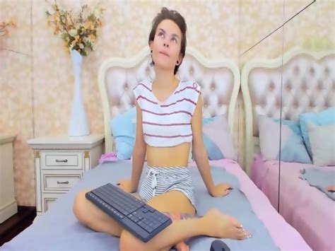 Brunette Babe Magnifies Rampant Sexual Energy