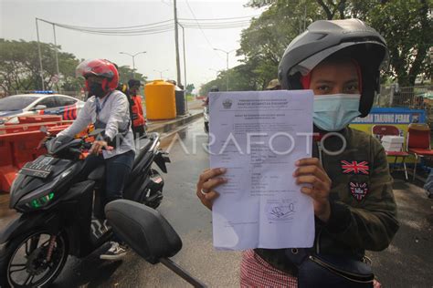 PEMBERLAKUAN SURAT IZIN KELUAR MASUK DI JEMBATAN SURAMADU ANTARA Foto