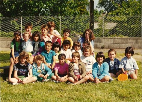 Photo de classe Ce1 1990 1991 à l Ecole diu Bourg à Aoste Isère de