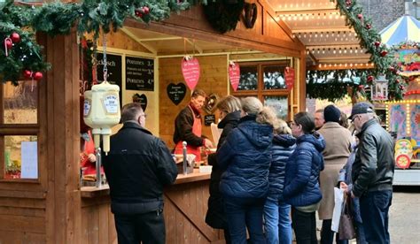 Weihnachtsmarkt in Krefeld 2023 Das kosten Glühwein und Co