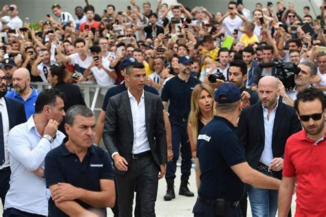 Paura Cristiano Ronaldo Assalto Di Un Tifoso Al Portoghese Tensione