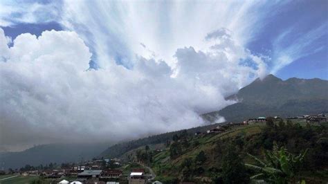 Mengenal Mbok Yem Pemilik Warung Tertinggi Di Puncak Gunung Lawu