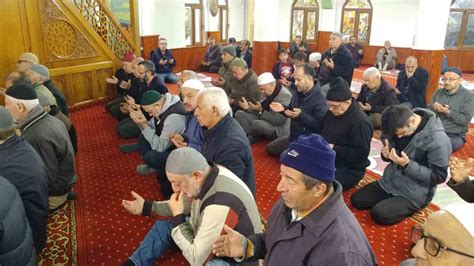 Yunus Emre Camiinde Sabah Namaz I In Bulu Tular Bodrum Kapak Haber