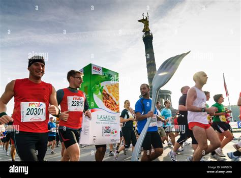 Berlin: runners at Berlin marathon at victory column, , Berlin, Germany ...