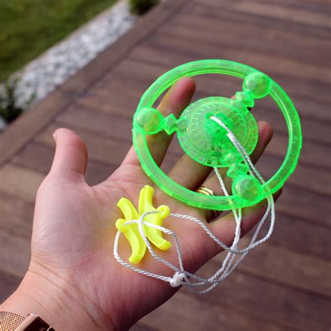 Sonic Spinner An Ultra High Speed Whirligig Toy