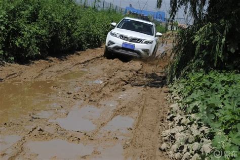 暴雨季用车技巧 今天个大家分享一些雨天行车陷入泥坑的自救小技巧～下雨天， 博越社区 易车社区