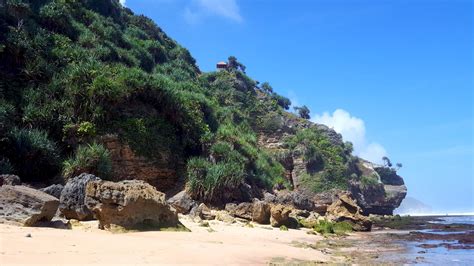 Menyambut Keindahan Alam Tersembunyi Di Pantai Watunene Pesona Surga