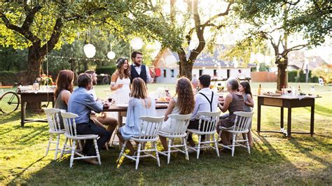 Matrimonio In Giardino Arriva Il Backyard Wedding Showgroup