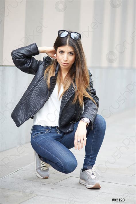 Mooie Brunette Meisje Stockfoto Crushpixel