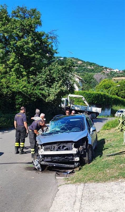 Scontro Tra Camion E Auto Ferito Un Conducente A San Benedetto