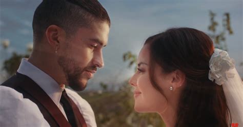 Bad Bunny Se Casa Con Su Novia Gabriela Berlingeri En El Videoclip De