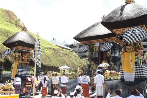 Gubernur Koster Sukses Restorasi Dan Kembangkan Tempat Suci Di Besakih