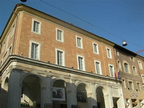 Palazzo Del Collegio Raffaello Urbino ViaggiArt