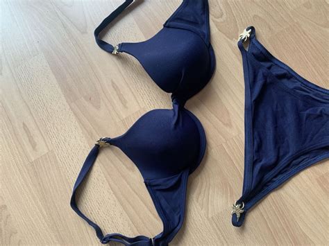 Dunkelblauer Bikini mit goldenen Details Gebraucht in St Gallen für
