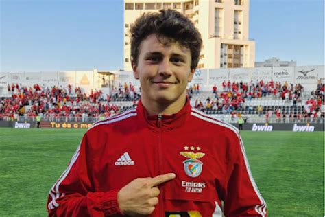 Jovem Tavirense João Neves eleito o homem do jogo na vitória do Benfica