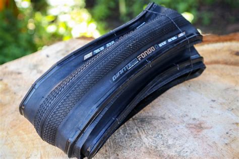 Giant GAVIA COURSE Tubeless Tyre Tire Compatible Hookless Rims Road