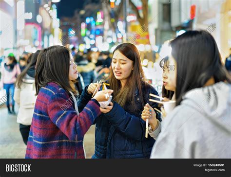 Korean Girls Street Fashion