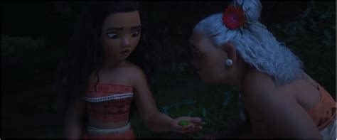 Moana Holding The Heart Of Te Fiti Given To Her By Gramma Tala New Disney Princesses Heart Of