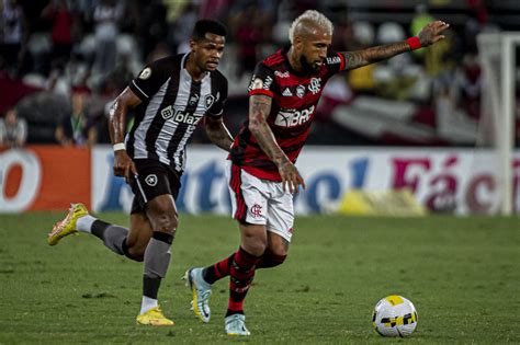 Arturo Vidal manda recado polêmico para treinador do Flamengo