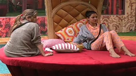 Bigg Boss Live Priyanka Chahar Choudhary Ne Archana Ko Kaha Main