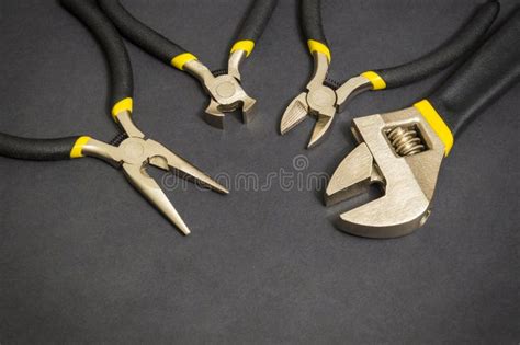 Conjunto De Herramientas Para Plomero Maestro O Electricista Sobre