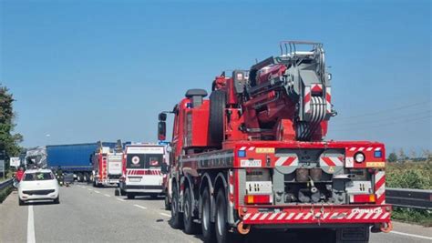 Scontro Auto Tir Sulla Statale 32 Deceduto Un Automobilista Di 24 Anni