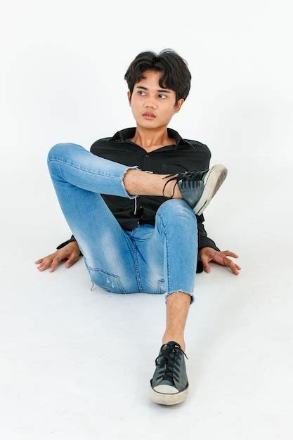 Foto de estúdio de recorte isolado retrato do jovem asiático lgbtq glamour gay modelo masculino