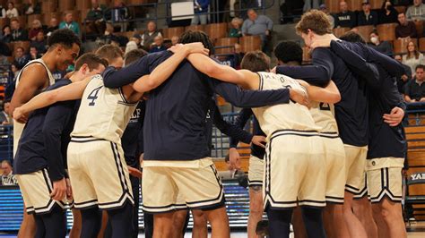 MEN’S BASKETBALL: Yale picked first in preseason poll - Yale Daily News