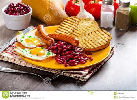 English Breakfast - Garlic Toast, Fried Egg, Beans And English ...