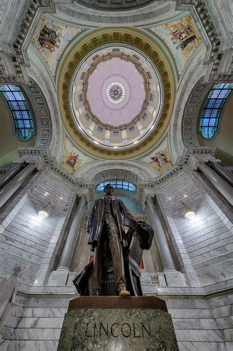 Lincoln Statue In Kentucky Capitol Stock Photo Image 35070660