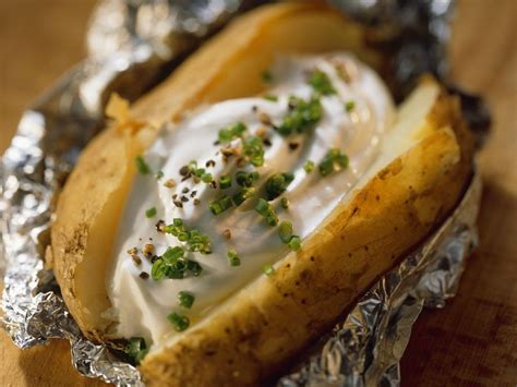 Baked Potatoes With Sour Cream Recipe Eatsmarter